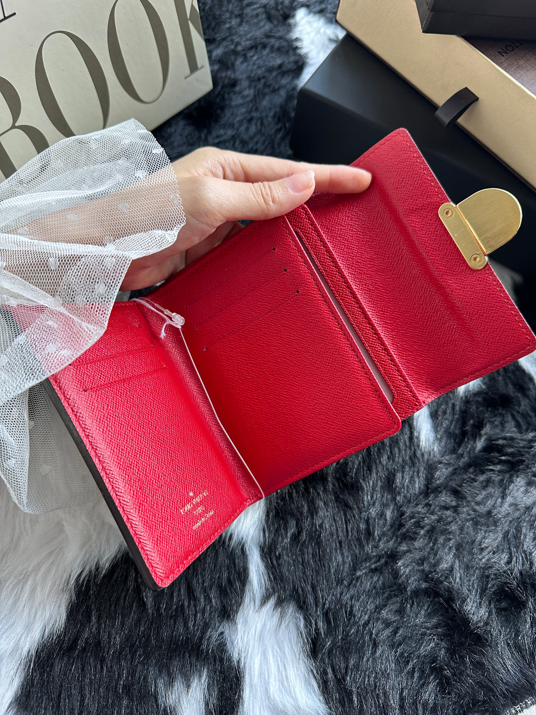 Louis Vuitton Damier Ebene Press-Lock Compact Wallet 🤎｜Vintage Gold Clasp × Red Leather Interior × Compact Organisation