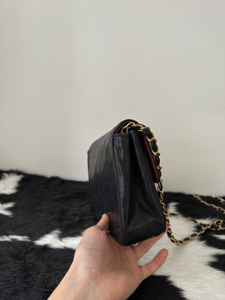 CHANEL 🖤 Vintage Round CC Crossbody｜Quilted Classic × Gold-Tone Elegance × Lightweight Daily Luxury