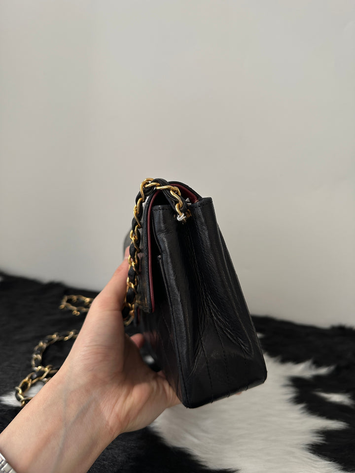 CHANEL 🖤 Vintage Round CC Crossbody｜Quilted Classic × Gold-Tone Elegance × Lightweight Daily Luxury