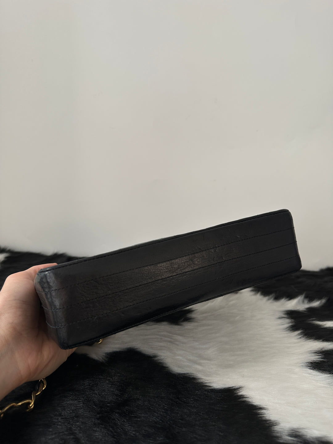 CHANEL 🖤 Vintage Round CC Crossbody｜Quilted Classic × Gold-Tone Elegance × Lightweight Daily Luxury