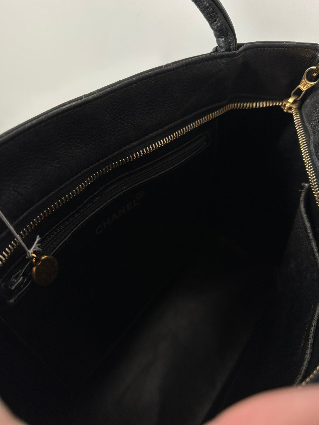 Chanel “Black Caviar Hilton Tote with Gold Medallion” 🖤✨ | Ultra-Clean Condition & Iconic Large CC