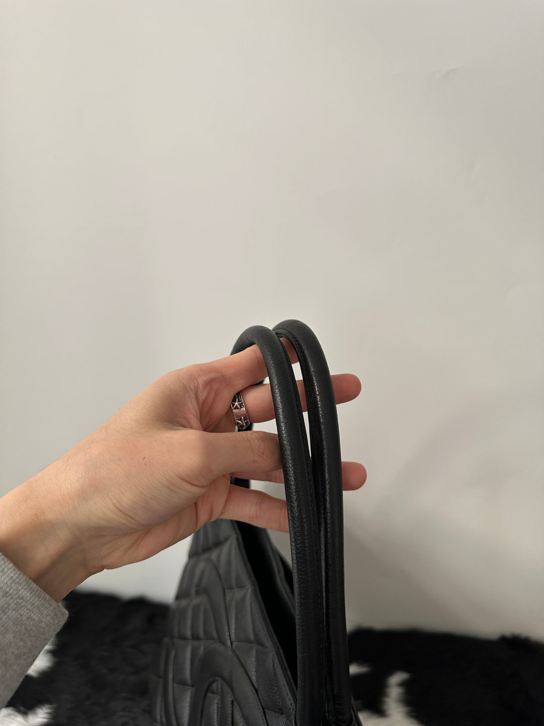 Chanel “Black Caviar Hilton Tote with Gold Medallion” 🖤✨ | Ultra-Clean Condition & Iconic Large CC