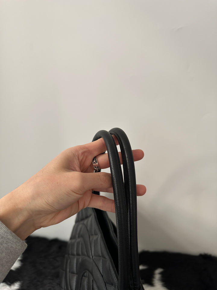 Chanel “Black Caviar Hilton Tote with Gold Medallion” 🖤✨ | Ultra-Clean Condition & Iconic Large CC