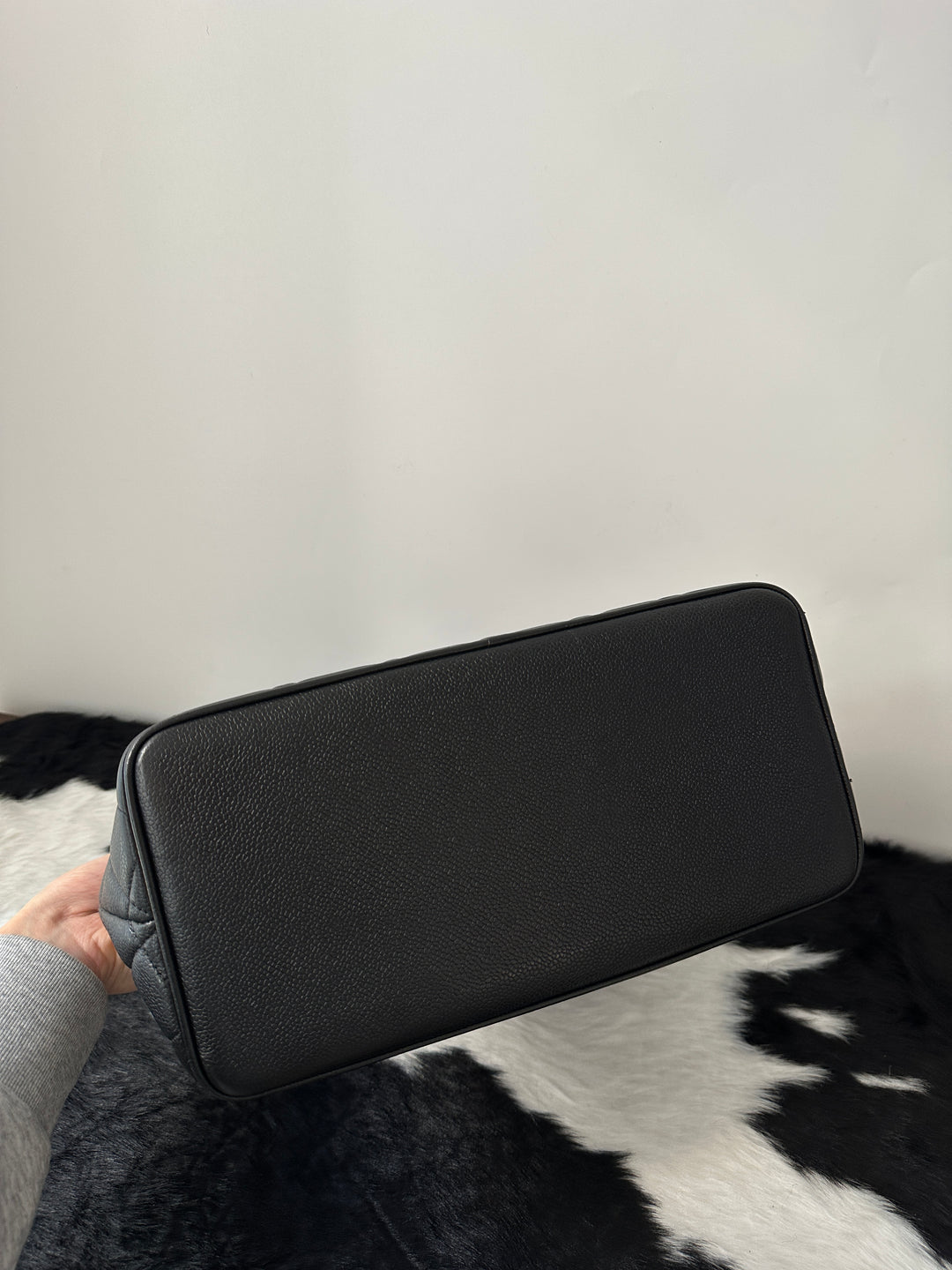 Chanel “Black Caviar Hilton Tote with Gold Medallion” 🖤✨ | Ultra-Clean Condition & Iconic Large CC