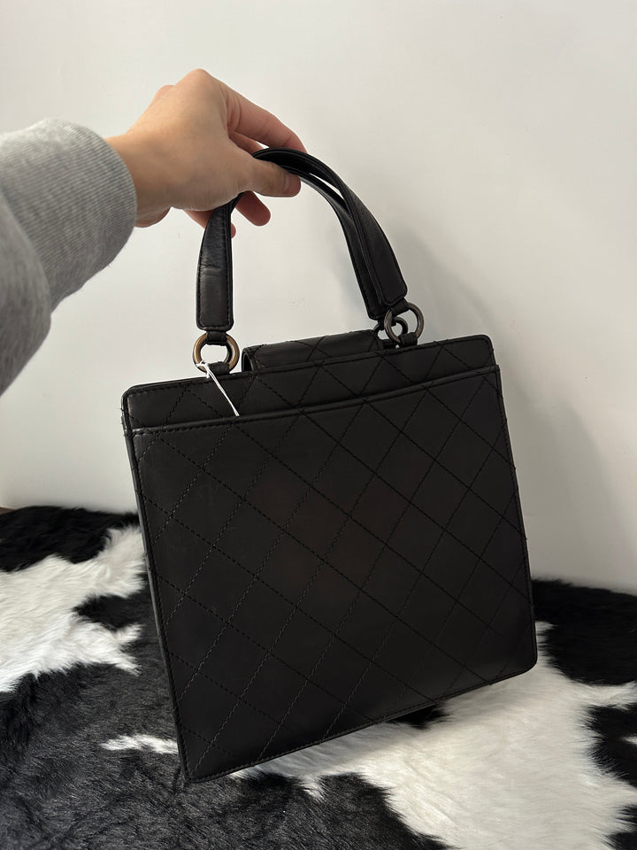 CHANEL 🖤 So Black Quilted Tote｜Minimal Chic × Rare So Black Hardware × Convertible Carry