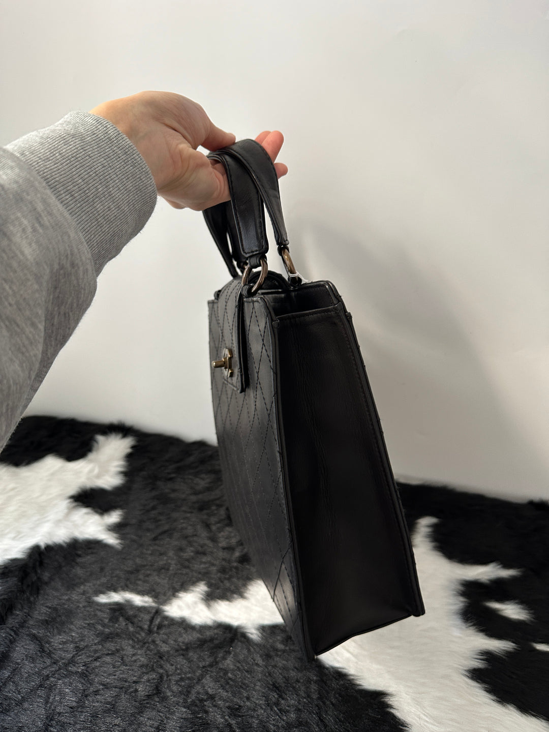 CHANEL 🖤 So Black Quilted Tote｜Minimal Chic × Rare So Black Hardware × Convertible Carry