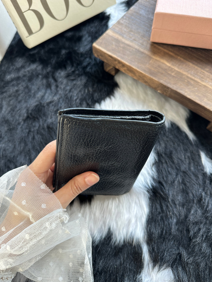 Miu Miu Bow Short Wallet 🖤｜Sweet Bow Detail × Compact Size × Full Set