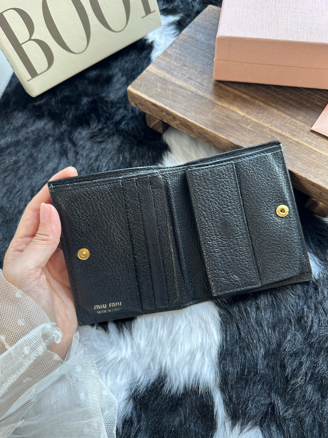 Miu Miu Bow Short Wallet 🖤｜Sweet Bow Detail × Compact Size × Full Set