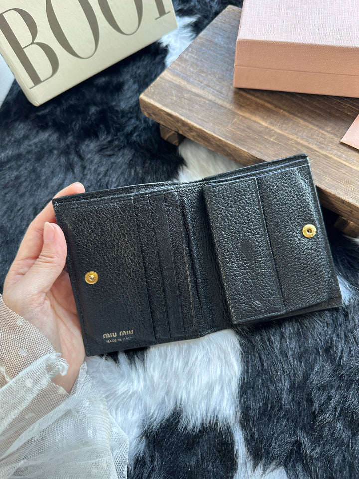 Miu Miu Bow Short Wallet 🖤｜Sweet Bow Detail × Compact Size × Full Set