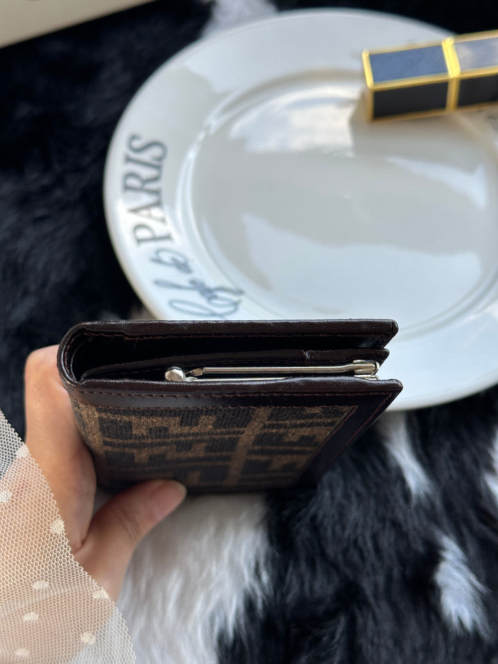 Fendi Zucca Short Wallet 🤎｜Classic FF Monogram × Compact Design × Everyday Function