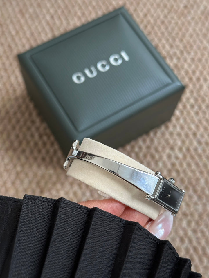 Gucci Vintage Bangle Watch ⌚✨ (with box)