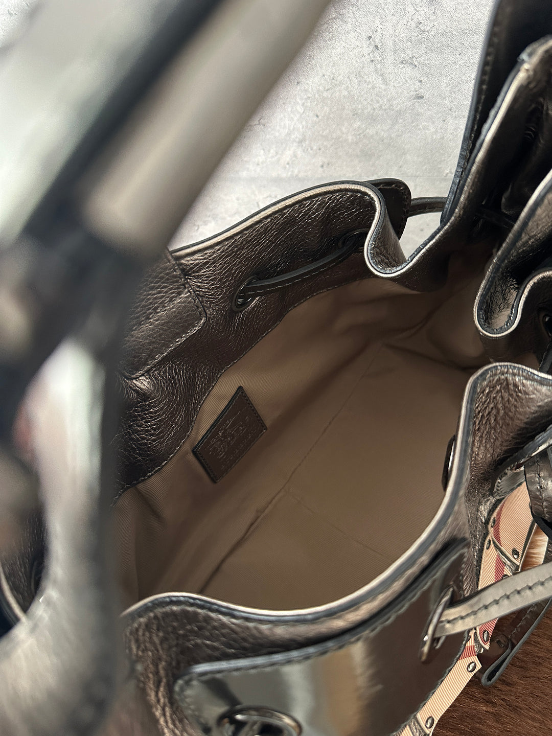 Burberry “Patchwork Check Leather Hobo” ✨ | Rare Sculptural Design with Iconic Vintage Check