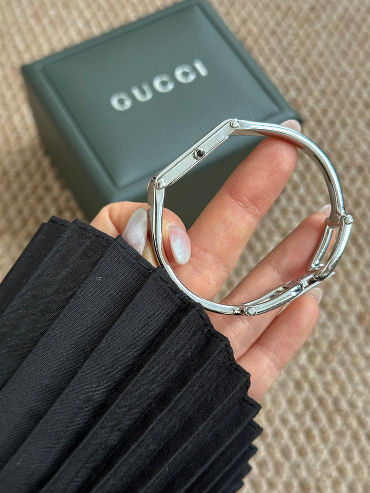 Gucci Vintage Bangle Watch ⌚✨ (with box)