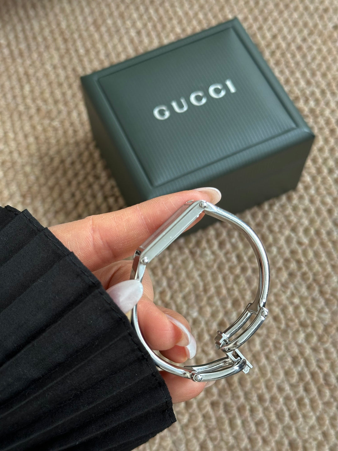 Gucci Vintage Bangle Watch ⌚✨ (with box)
