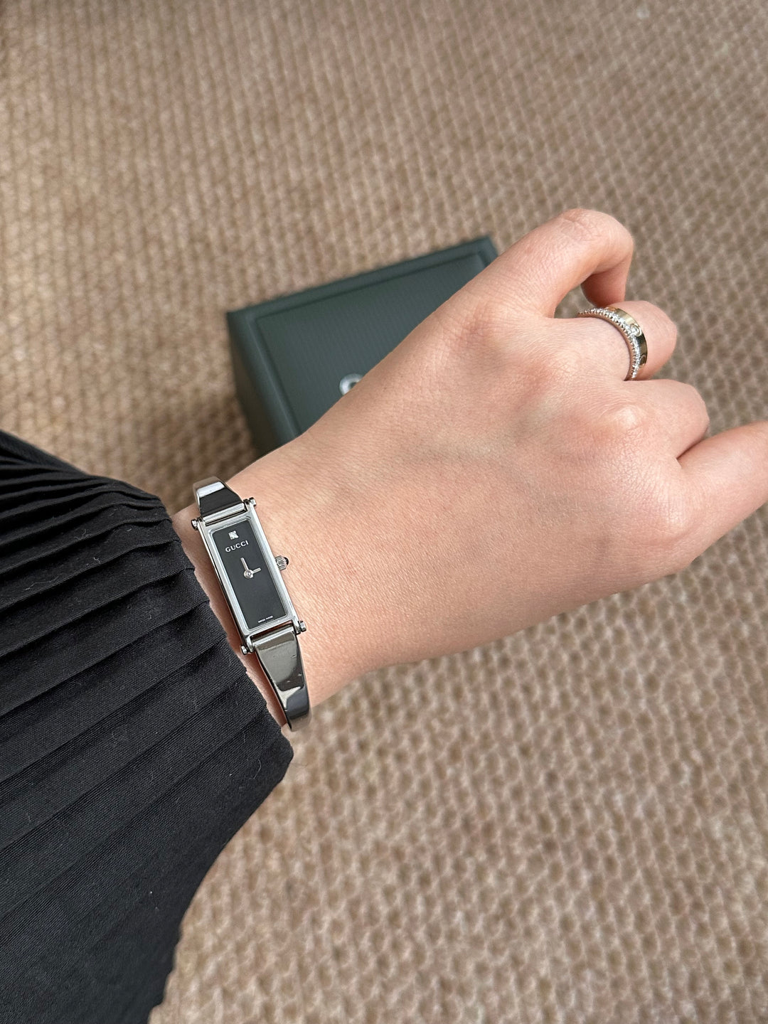 Gucci Vintage Bangle Watch ⌚✨ (with box)