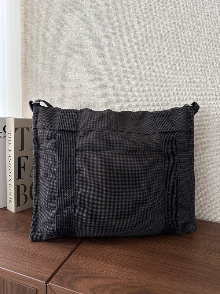 Hermès Canvas Oversized Messenger Bag 🩶✨ Lightweight & Stylish