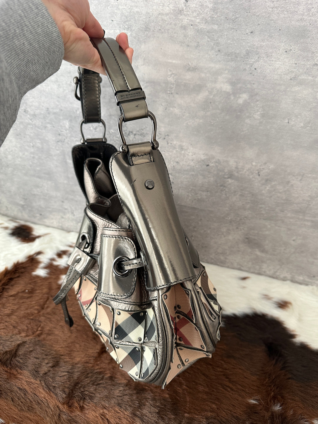 Burberry “Patchwork Check Leather Hobo” ✨ | Rare Sculptural Design with Iconic Vintage Check