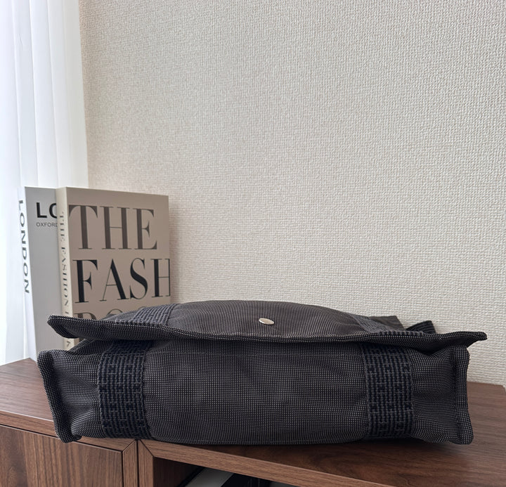 Hermès Canvas Oversized Messenger Bag 🩶✨ Lightweight & Stylish
