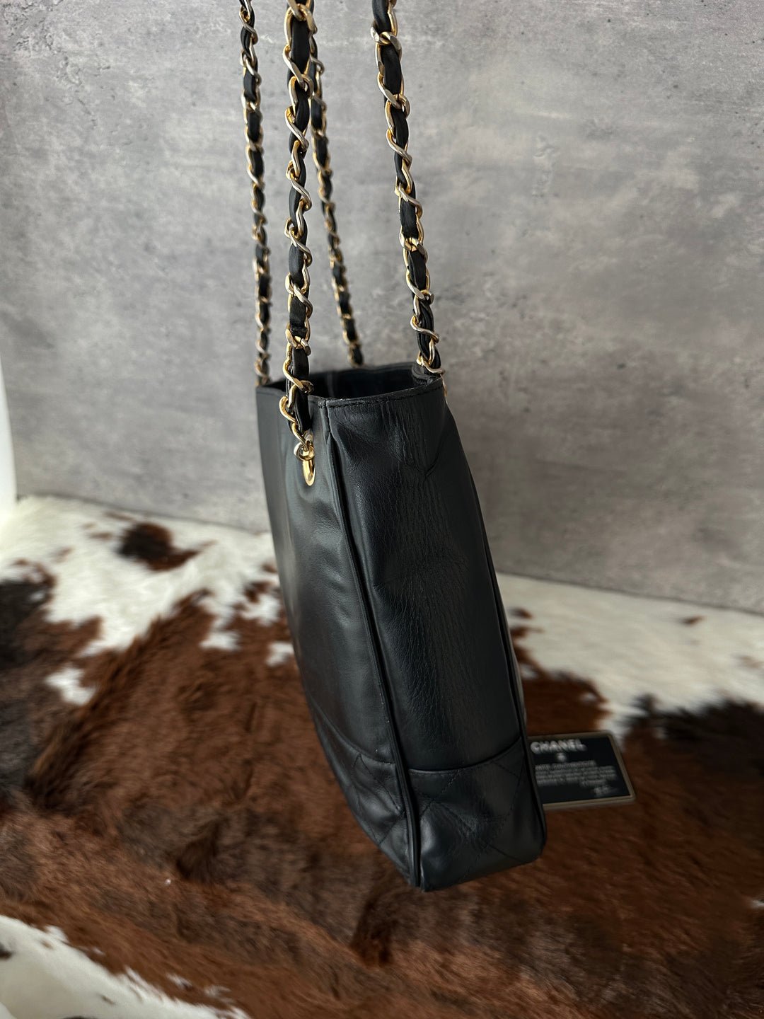 CHANEL “Black Leather Small Shoulder Tote” 🖤✨ | Lightweight, Practical & Iconic CC Tag