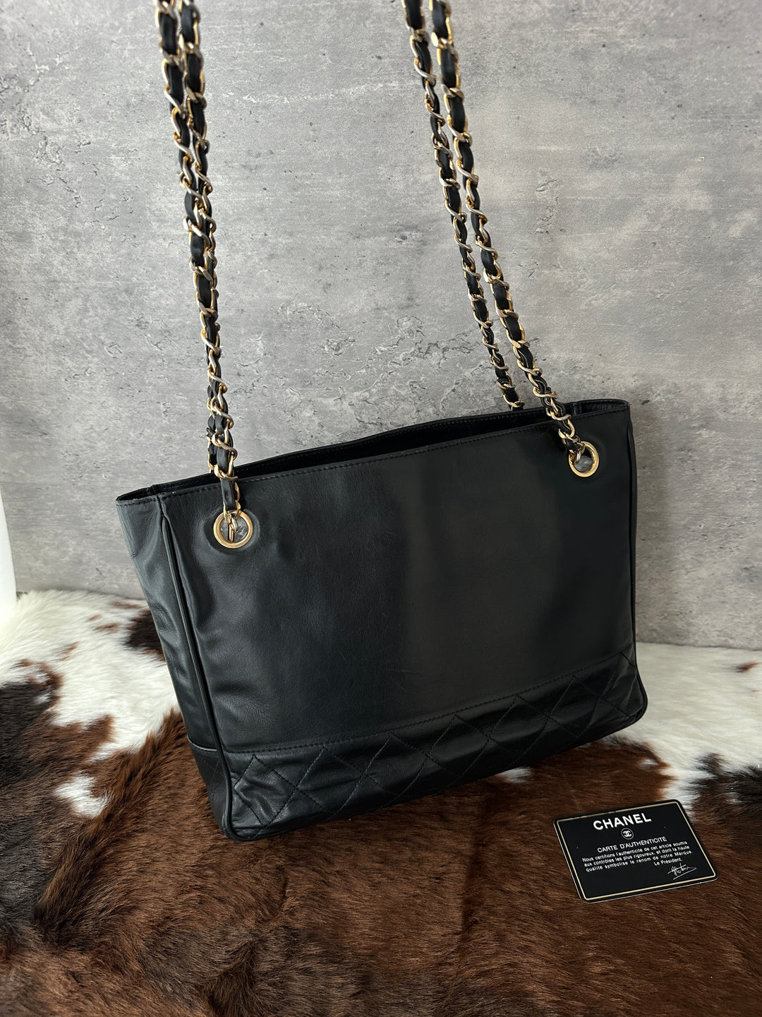 CHANEL “Black Leather Small Shoulder Tote” 🖤✨ | Lightweight, Practical & Iconic CC Tag