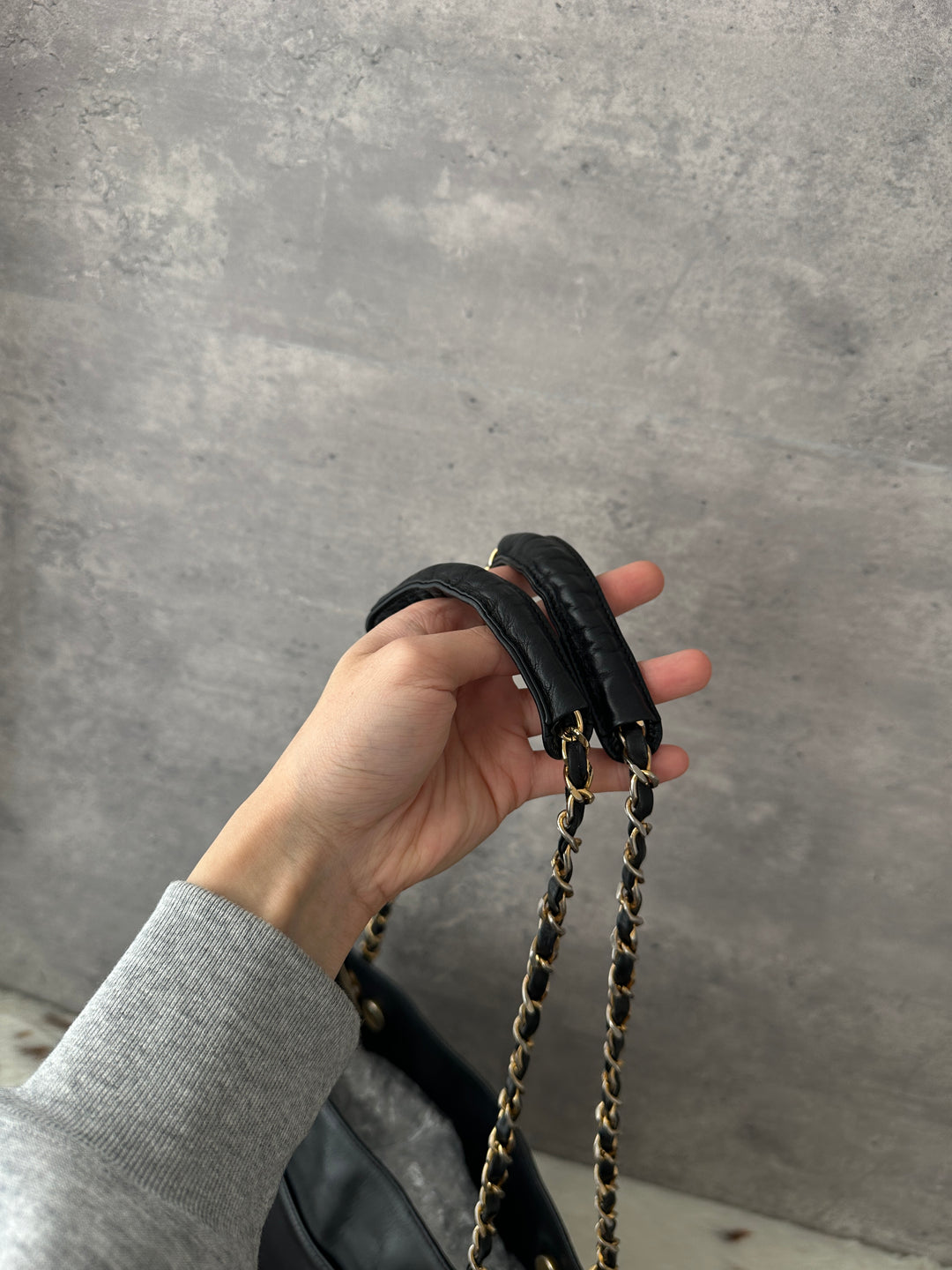 CHANEL “Black Leather Small Shoulder Tote” 🖤✨ | Lightweight, Practical & Iconic CC Tag