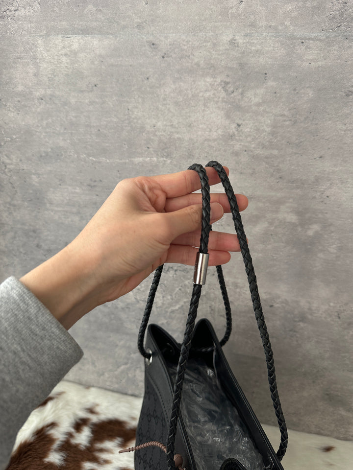 Gucci “Black GG Canvas & Leather Bucket Bag” 🖤✨ | Braided Leather Strap & Ultra-Lightweight Design