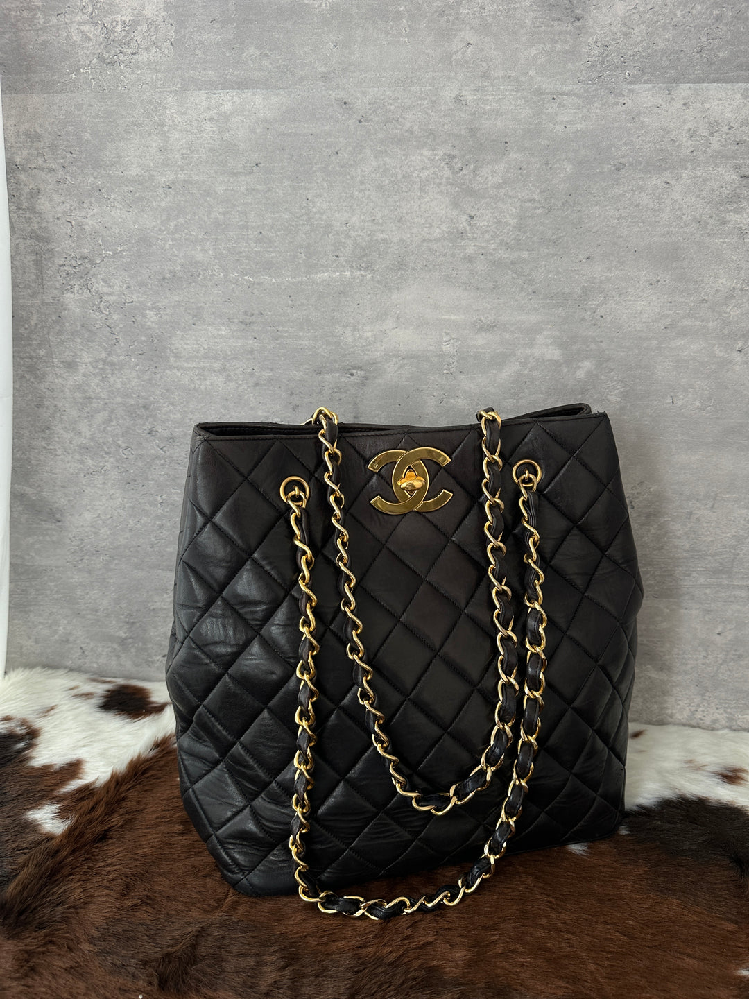 Chanel “Large CC Turn-Lock Shoulder Tote” ✨ | Rare Oversized CC Hardware & Chunky Chain