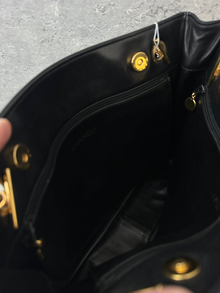 Chanel “Classic Wide-Strap Shoulder Tote” 🖤✨ | Comfortable Leather-Strap Chain & Laptop-Friendly Size