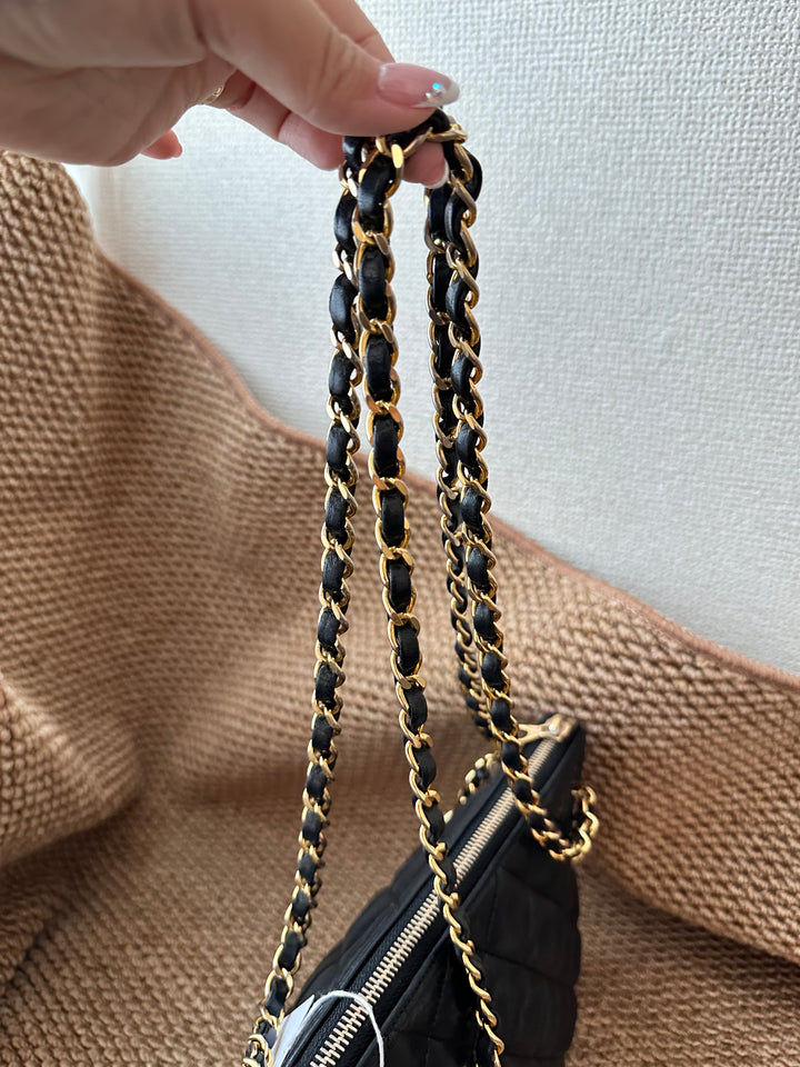 CHANEL Lambskin Mini Shell Bag｜Gold CC Tag × Double-Sided Zipper Pull 🖤 Rare & Adorable