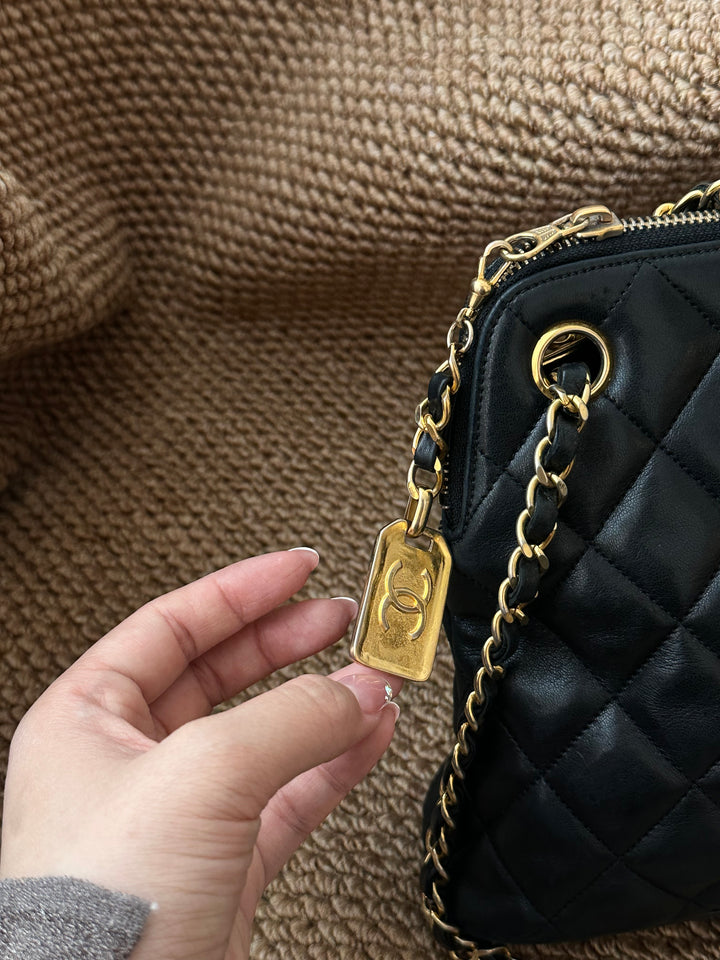 CHANEL Lambskin Mini Shell Bag｜Gold CC Tag × Double-Sided Zipper Pull 🖤 Rare & Adorable