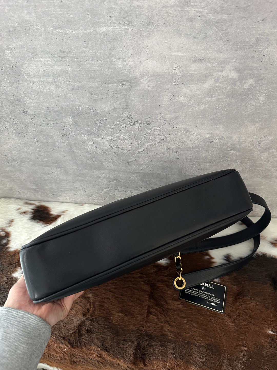 Chanel “Classic Wide-Strap Shoulder Tote” 🖤✨ | Comfortable Leather-Strap Chain & Laptop-Friendly Size