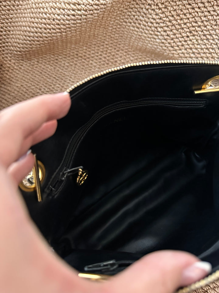 CHANEL Lambskin Mini Shell Bag｜Gold CC Tag × Double-Sided Zipper Pull 🖤 Rare & Adorable