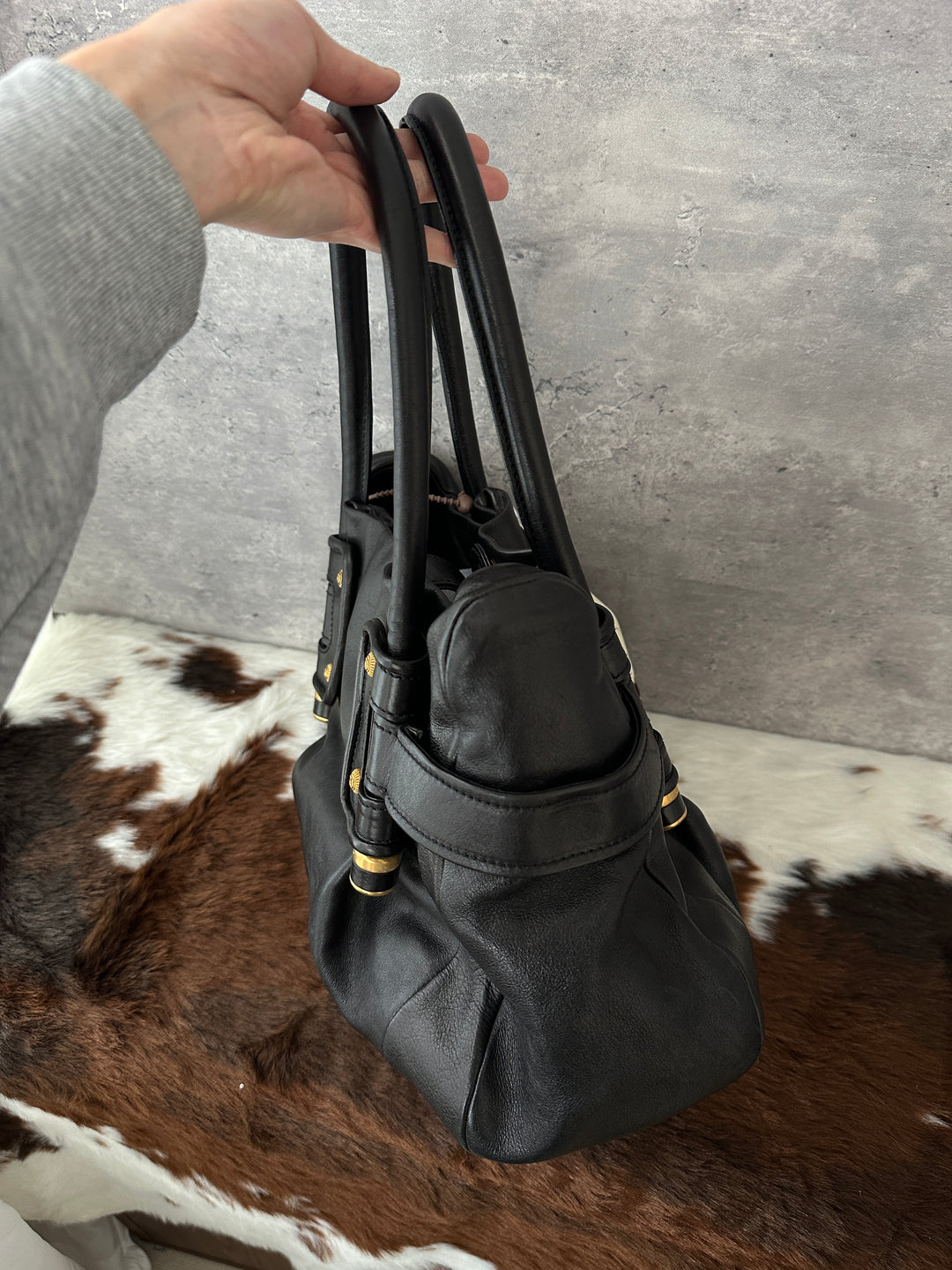 Ferragamo “Vintage Horseshoe Buckle Hobo” 🖤✨ | Soft Calf Leather & Iconic Gancini Detail