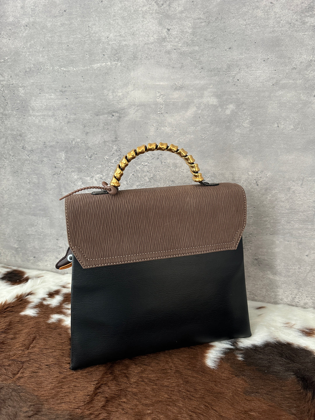 Loewe “Serpentine-Handle Kelly Top Handle” ✨🐍 | Rare, Elegant & Beautifully Structured