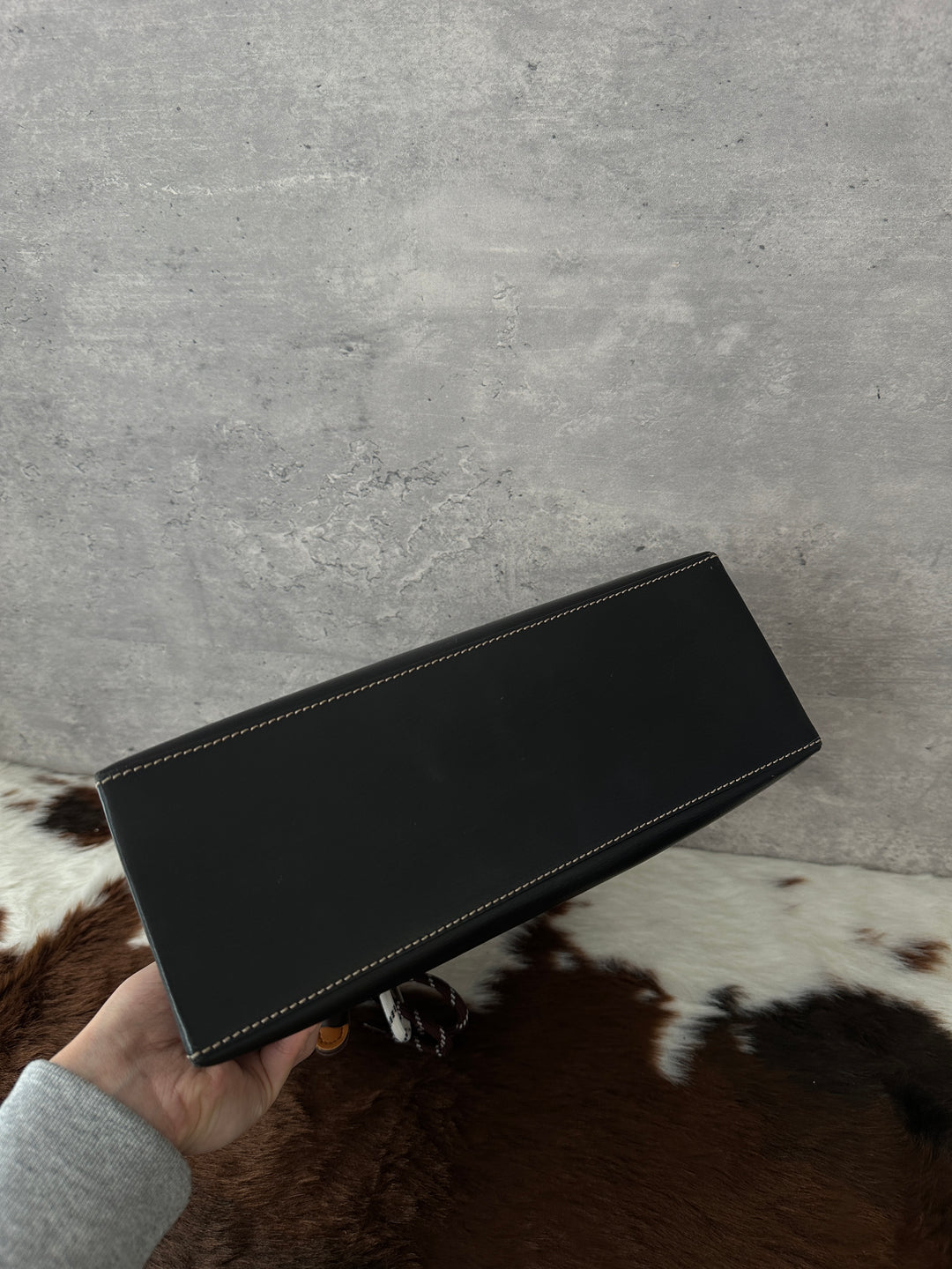 Loewe “Serpentine-Handle Kelly Top Handle” ✨🐍 | Rare, Elegant & Beautifully Structured