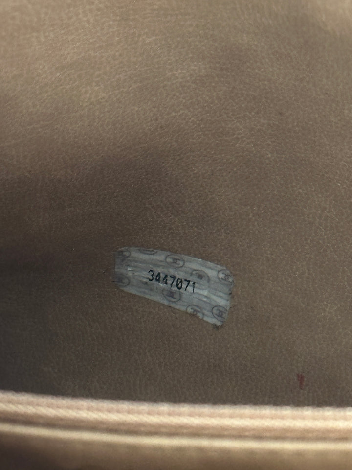 Chanel “Milk Tea Lizard-Grain Shoulder Bag with Gold Ball Charm” ✨🤎 | Cozy Autumn Tone & Ultra-Durable Caviar Leather