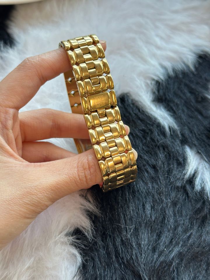 Givenchy Vintage Square Watch ✨｜Logo-Engraved Bezel × Full Gold-Tone Design × Statement Bracelet