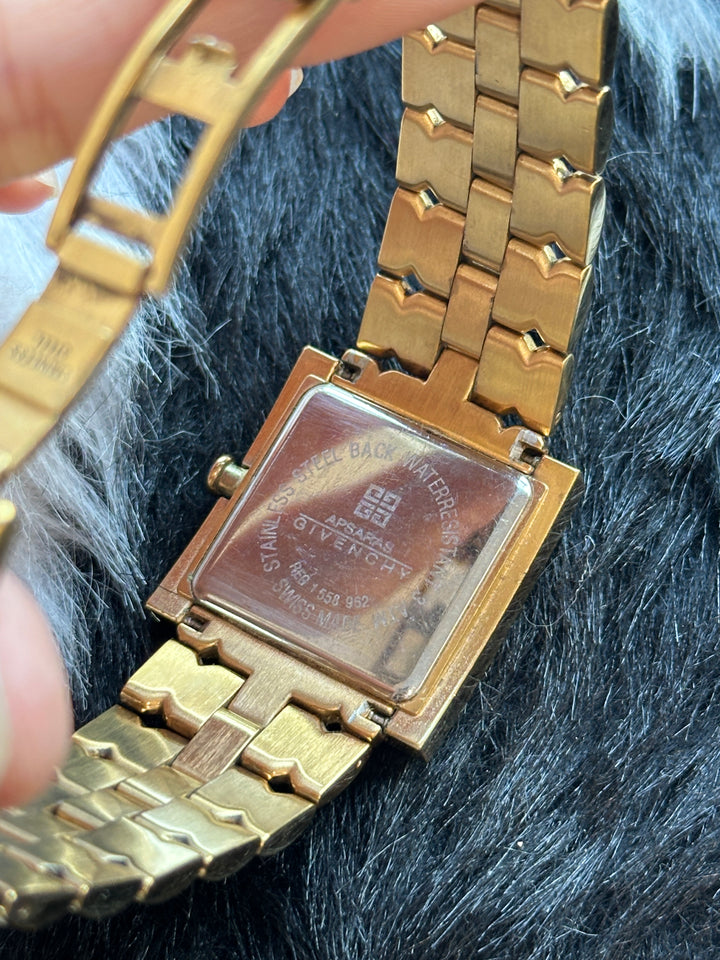 Givenchy Vintage Square Watch ✨｜Logo-Engraved Bezel × Full Gold-Tone Design × Statement Bracelet