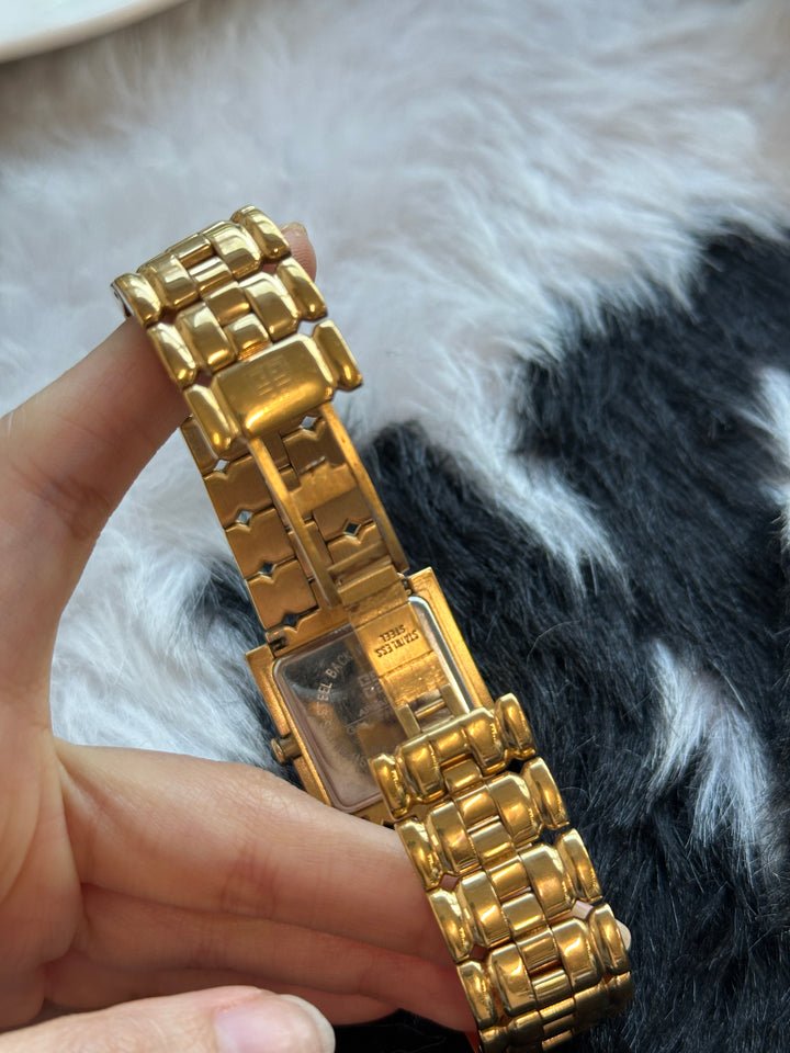 Givenchy Vintage Square Watch ✨｜Logo-Engraved Bezel × Full Gold-Tone Design × Statement Bracelet