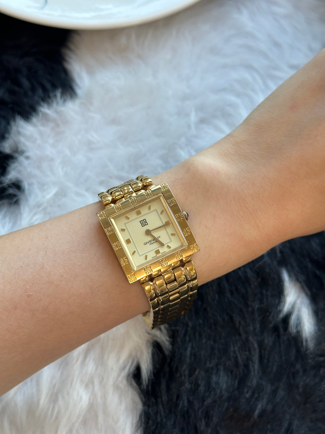 Givenchy Vintage Square Watch ✨｜Logo-Engraved Bezel × Full Gold-Tone Design × Statement Bracelet