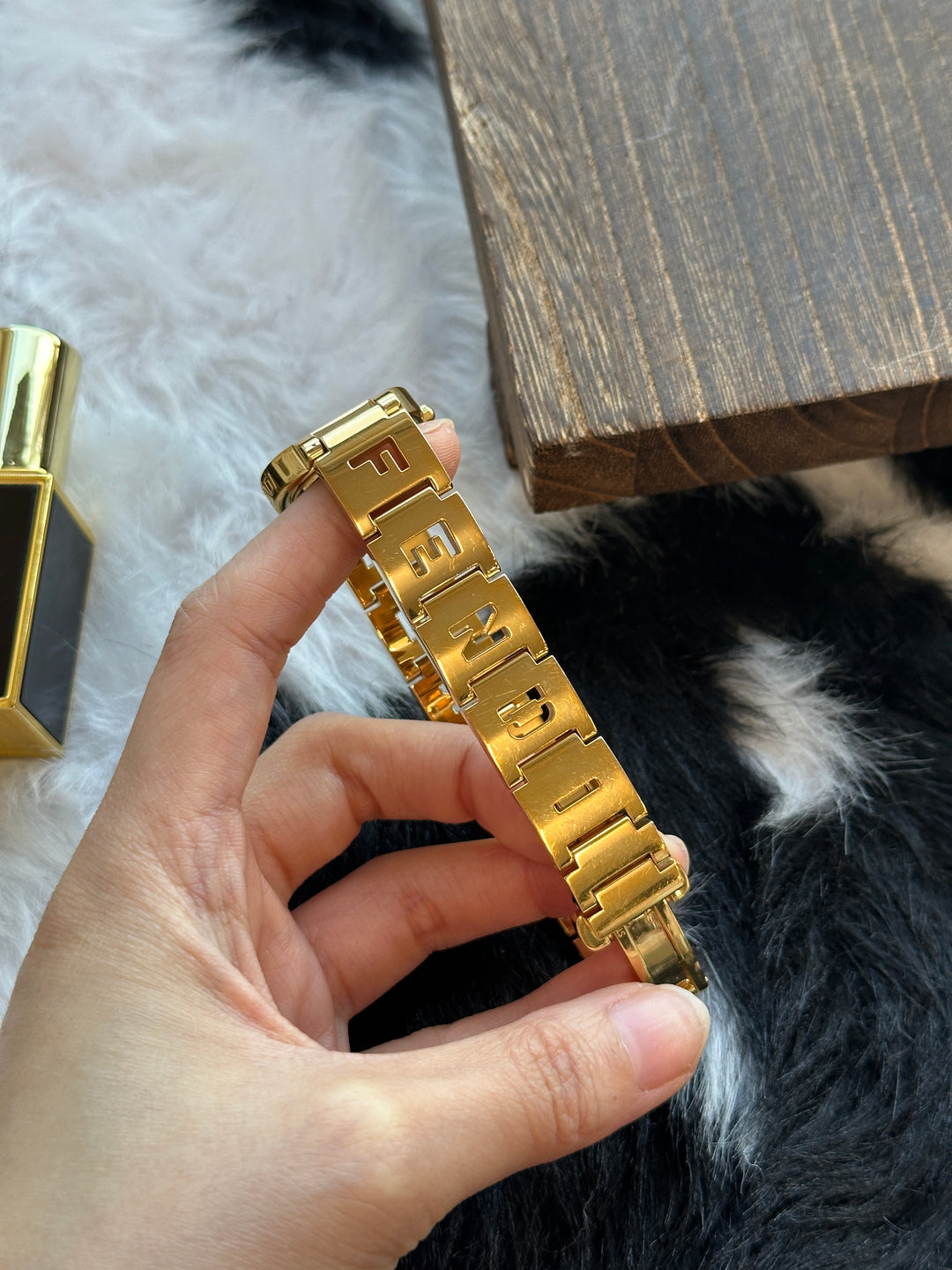 FENDI Logo Bracelet Watch ✨｜Sunray Dial × Openwork Letter Bracelet × Full Gold-Tone Design