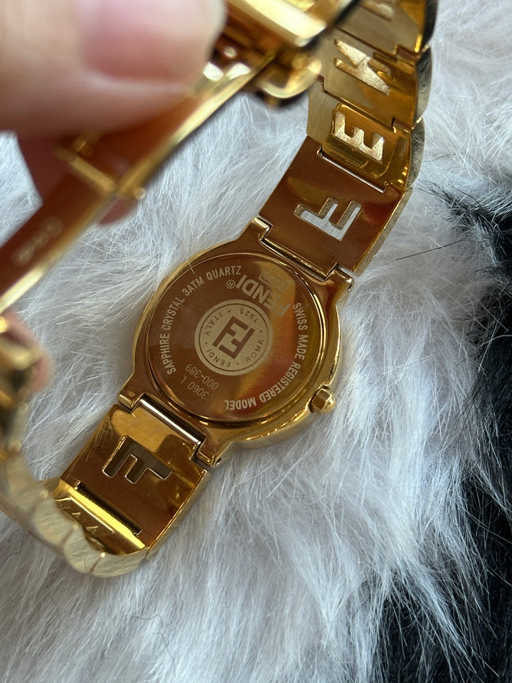 FENDI Logo Bracelet Watch ✨｜Sunray Dial × Openwork Letter Bracelet × Full Gold-Tone Design