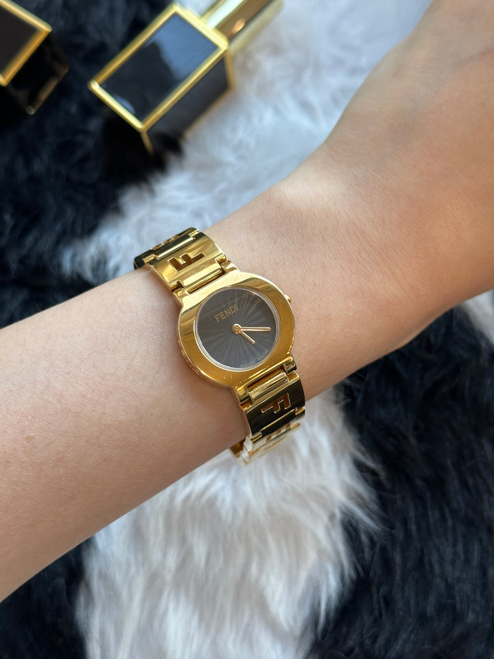 FENDI Logo Bracelet Watch ✨｜Sunray Dial × Openwork Letter Bracelet × Full Gold-Tone Design