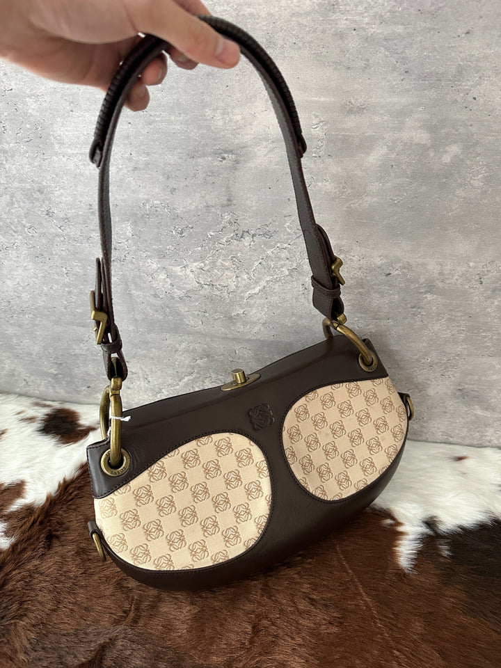 Loewe “Vintage UFO Monogram Shoulder Bag” ✨🛸 | Ultra-Rare Collectors’ Piece with Turn-Lock Closure