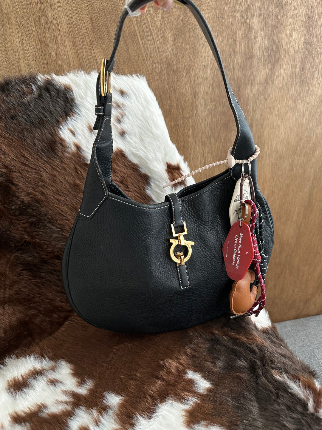 Ferragamo Large Gancini Hobo Bag 🧡🤎｜Oversized Horseshoe Logo × Lightweight Design × Spacious Everyday Carry