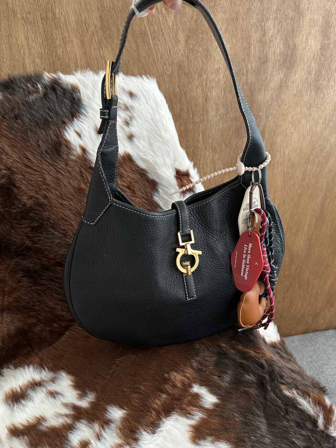 Ferragamo Large Gancini Hobo Bag 🧡🤎｜Oversized Horseshoe Logo × Lightweight Design × Spacious Everyday Carry