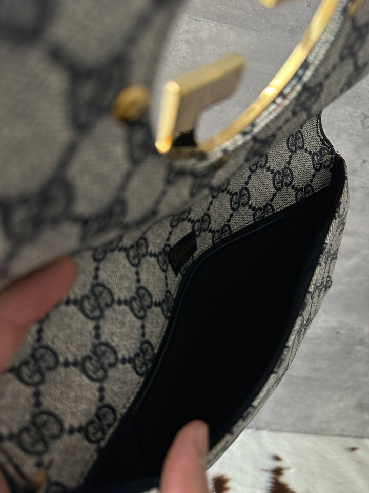 Gucci “GG Monogram Clutch with Oversized Gold Logo” ✨ | Convertible Crossbody & High-Value Classic