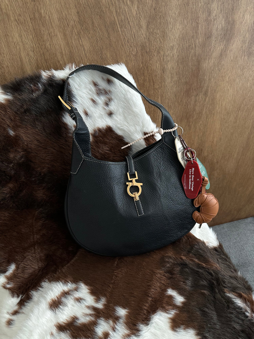 Ferragamo Large Gancini Hobo Bag 🧡🤎｜Oversized Horseshoe Logo × Lightweight Design × Spacious Everyday Carry
