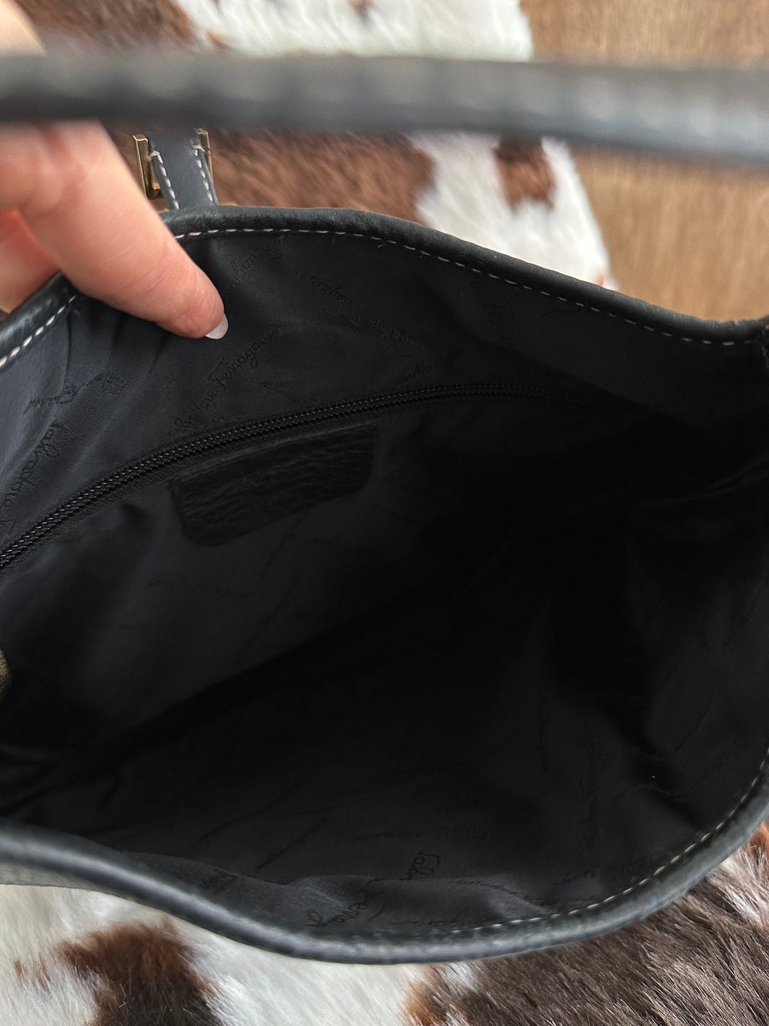 Ferragamo Large Gancini Hobo Bag 🧡🤎｜Oversized Horseshoe Logo × Lightweight Design × Spacious Everyday Carry