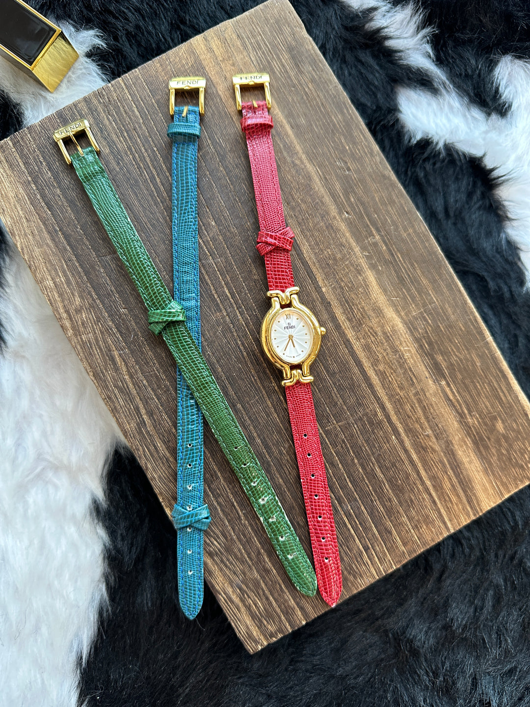 Fendi Triple-Strap Oval Watch 💚🩵❤️｜One Watch, Three Looks × Pearl Sunray Dial × Elegant Gold-Tone Case